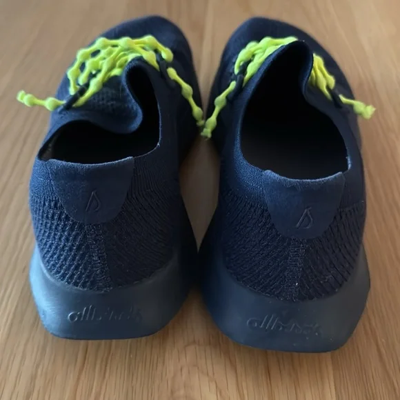Women’s Navy Blue Allbirds Tree Dasher! - Picture 5 of 6